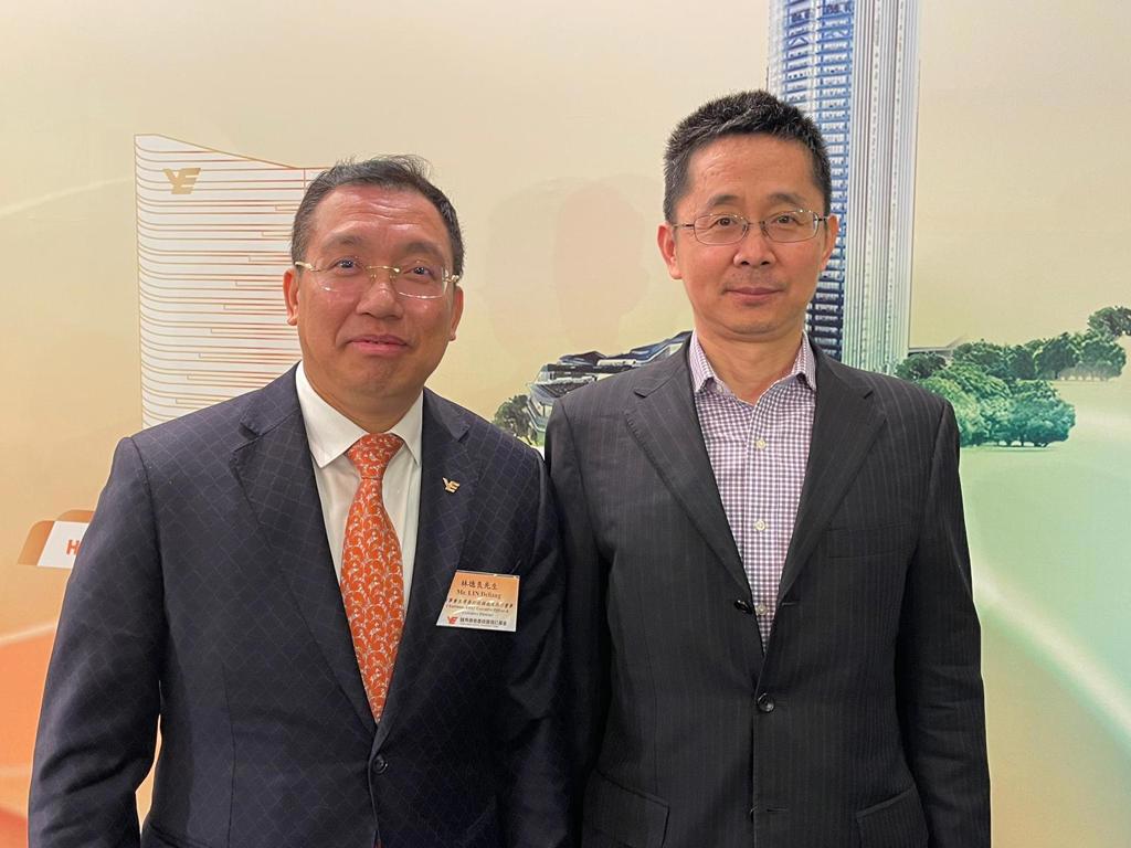 香港房托基金协会荣誉创会会长林德良（左）3月9日（星期四）与中国REITs联盟秘书长王刚（右）会面。